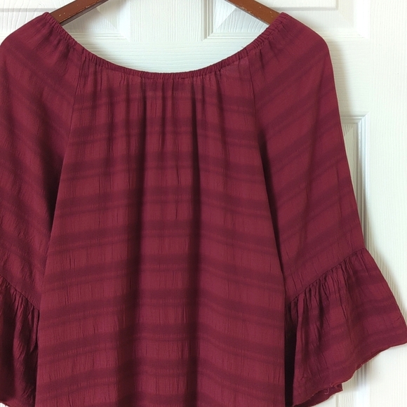 Neiman Marcus Jacquard Striped Off Shoulder Quarter Bell Sleeve Blouse Berry S - Picture 10 of 10